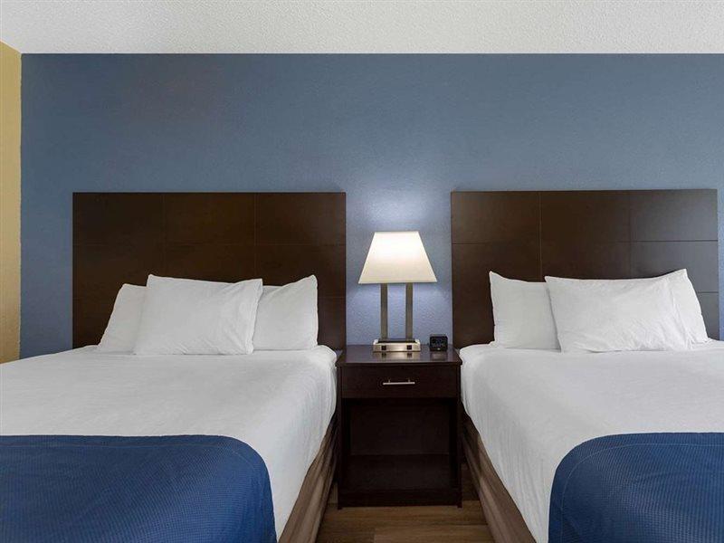 Days Inn By Wyndham Greensboro Airport Екстер'єр фото