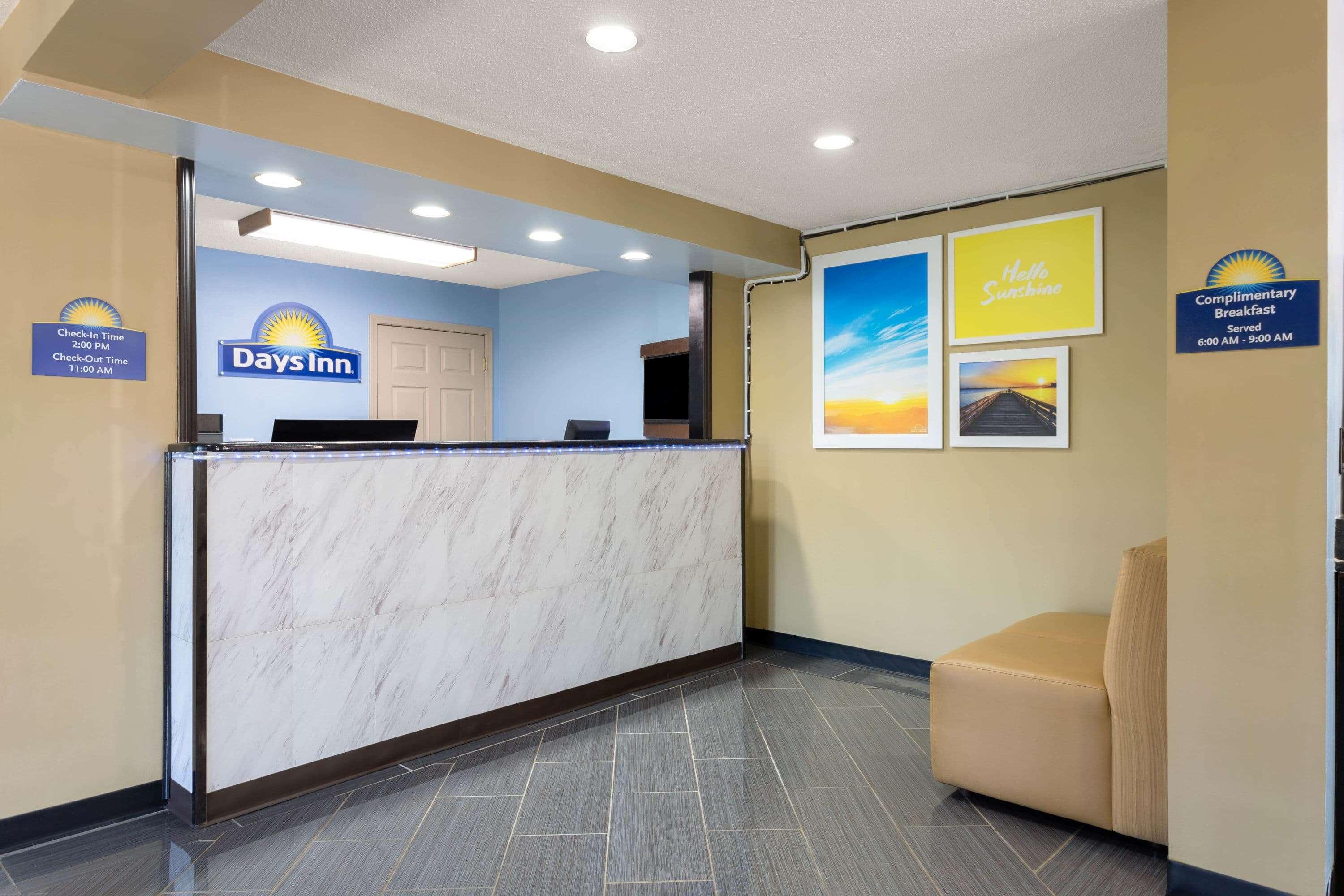 Days Inn By Wyndham Greensboro Airport Екстер'єр фото