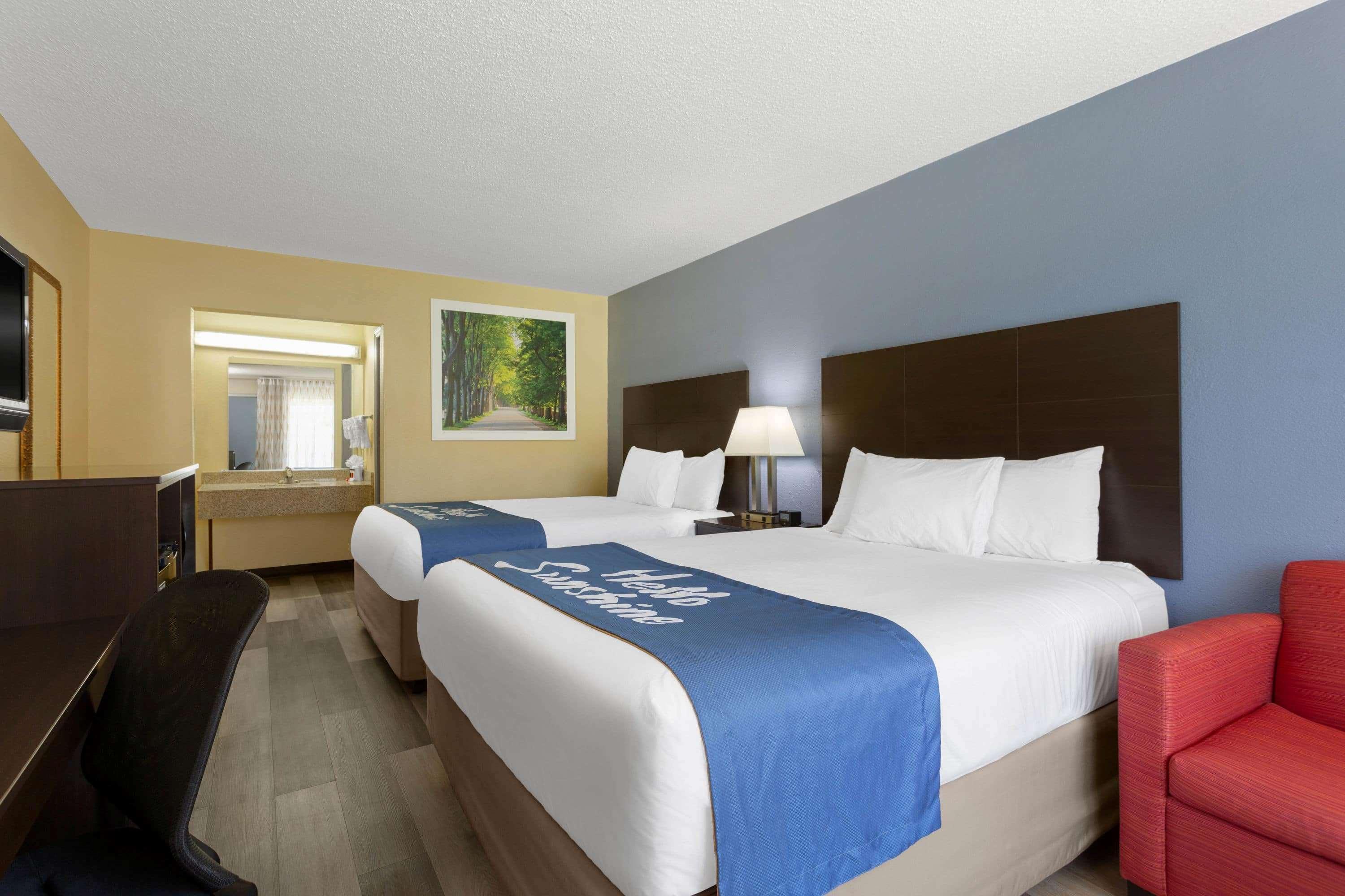 Days Inn By Wyndham Greensboro Airport Екстер'єр фото