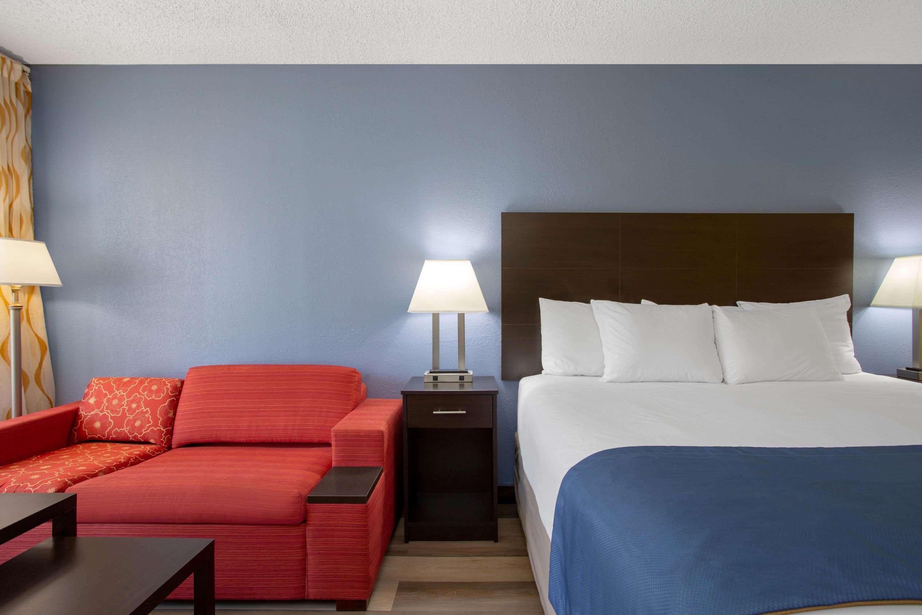 Days Inn By Wyndham Greensboro Airport Екстер'єр фото