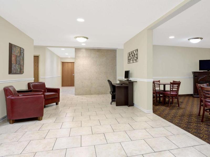 Days Inn By Wyndham Greensboro Airport Екстер'єр фото